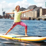 severine-lehrt-sup-yoga-anfängern-die-bascis